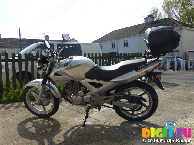 FZ005168 Side view pre loved Honda CBF 250 for sale